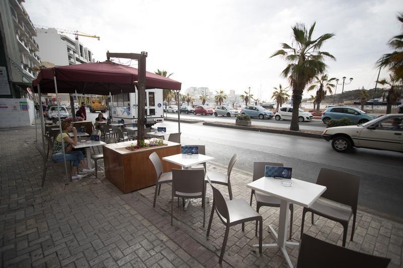 Strand Suites By Neu Collective Gzira Esterno foto